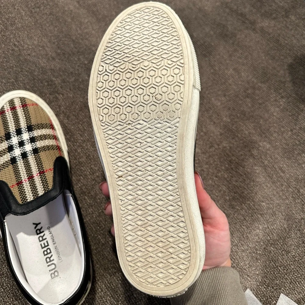 Burberry Sneakers - Picture 7 of 7
